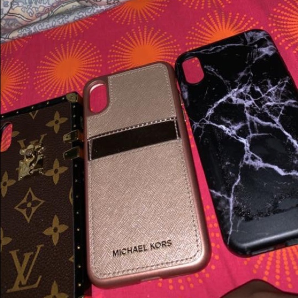 3 iphone X/XS cases.